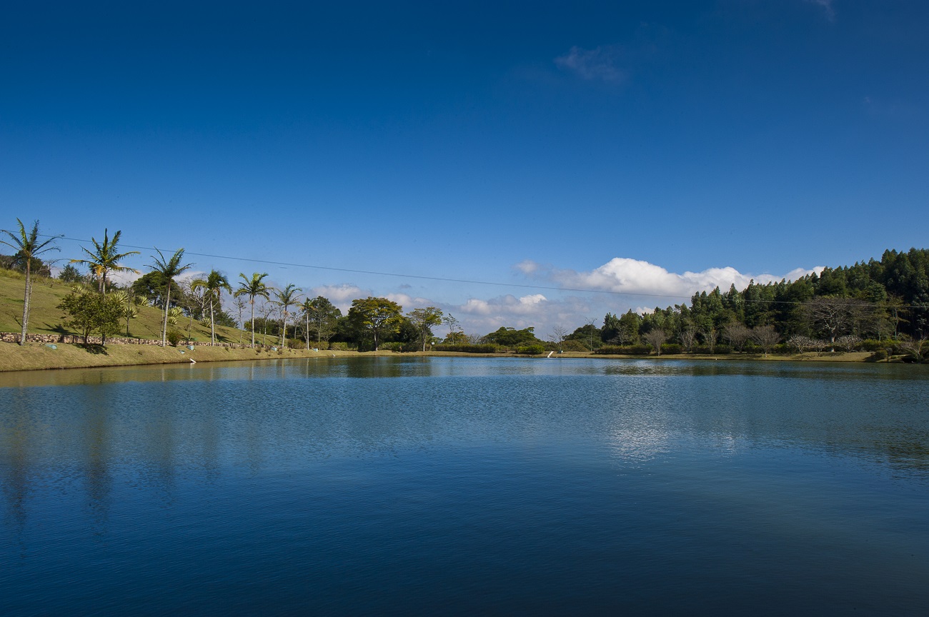 Lago-do-hotel-Villa-Rossa-2