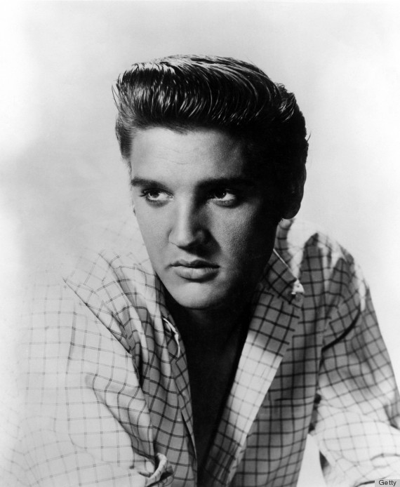 UNSPECIFIED - JANUARY 01:  Photo of Elvis PRESLEY; Posed studio portrait of Elvis Presley  (Photo by RB/Redferns)