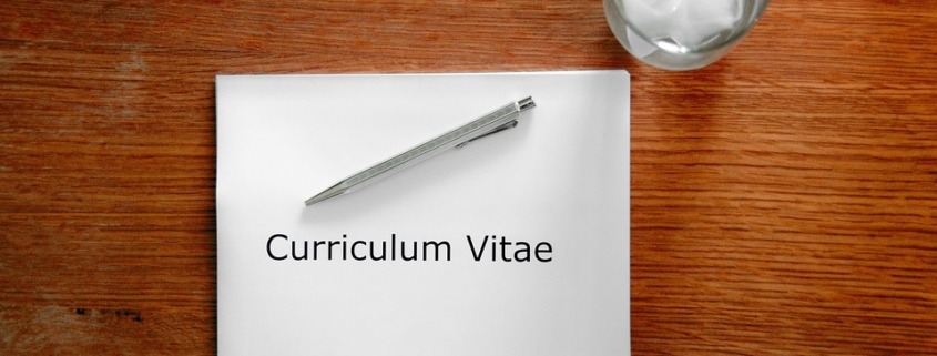 mentir no currículo